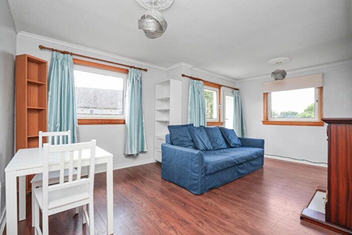 2 Bedroom Flat To Rent In Rannoch Grove, Clermiston, Edinburgh, EH4
