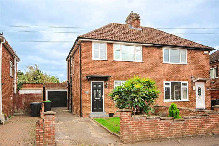 3 Bedroom Semi Detached House For Sale In Deacon Avenue, Kempston, Bedford, Bedfordshire, MK42
