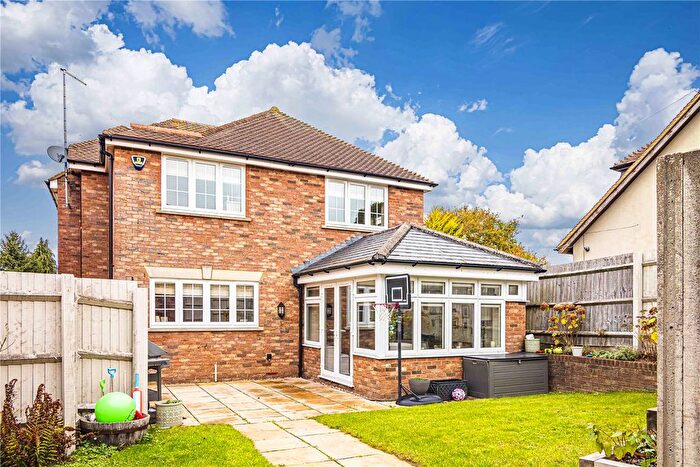 4 Bedroom Detached House For Sale In Dunstable Road, Caddington, Central Bedfordshire, LU1