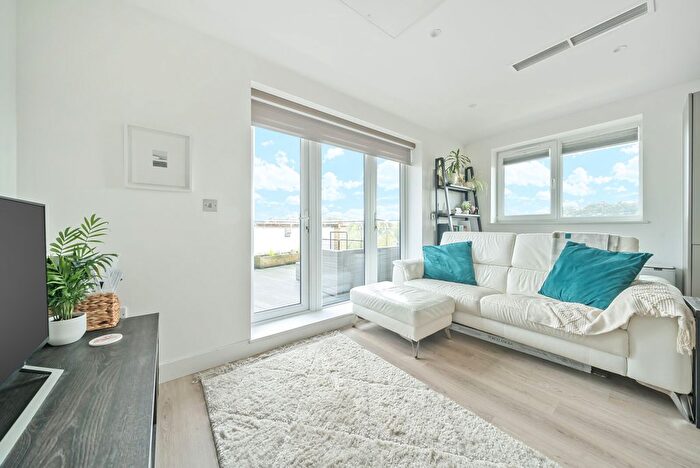 2 Bedroom Flat For Sale In Flambard Way, Godalming, GU7
