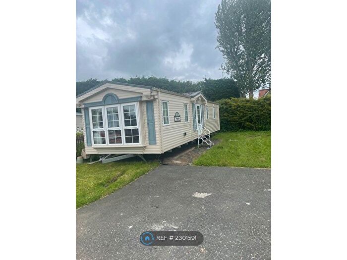 3 Bedroom Mobile/park Home To Rent In Spring Park, Beccels, NR34