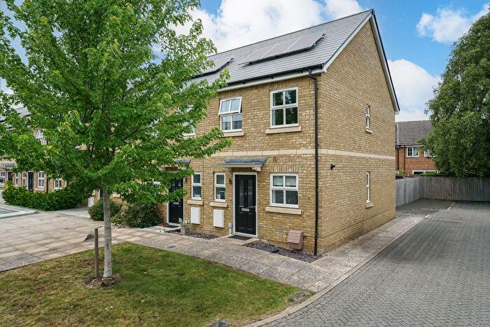 2 Bedroom End Of Terrace House For Sale In Timms Close, Aylesbury, Buckinghamshire, HP20