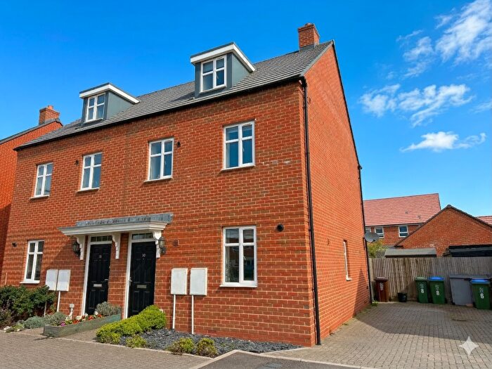 3 Bedroom Semi Detached House To Rent In Emerald Way, Aylesbury, Buckinghamshire, HP22