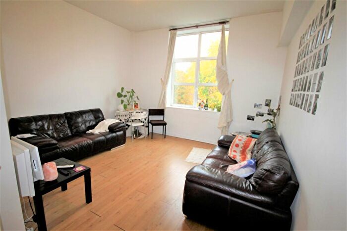 2 Bedroom Flat To Rent In Dene House Court, Woodhouse, Leeds, LS2