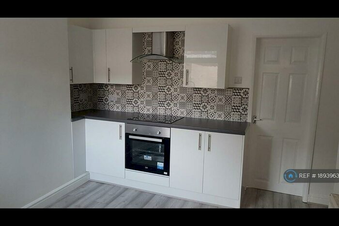 2 Bedroom Terraced House To Rent In Barnsley Street, Hull, HU8