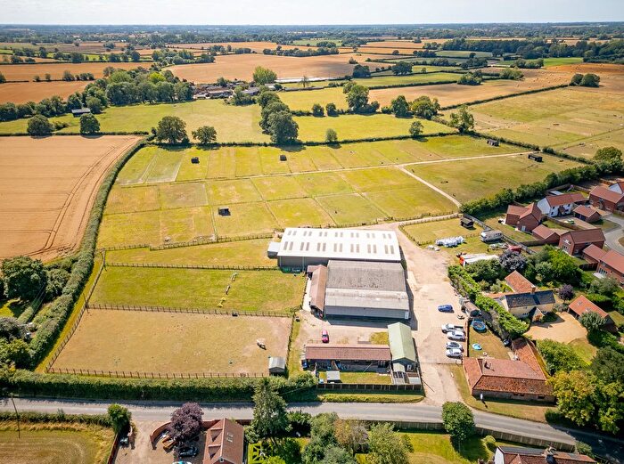 4 Bedroom Barn Conversion For Sale In Dereham Road, Mattishall, Dereham, NR20