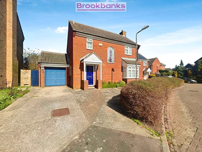 4 Bedroom Detached House For Sale In Dawson Drive, Hextable, Kent, BR8