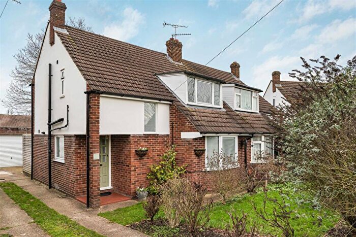3 Bedroom Semi Detached House For Sale In Pearce Road, Furze Platt, Maidenhead, SL6