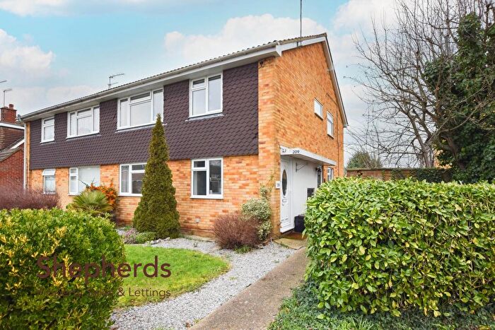 2 Bedroom Maisonette For Sale In Perrysfield Road, Cheshunt, EN8