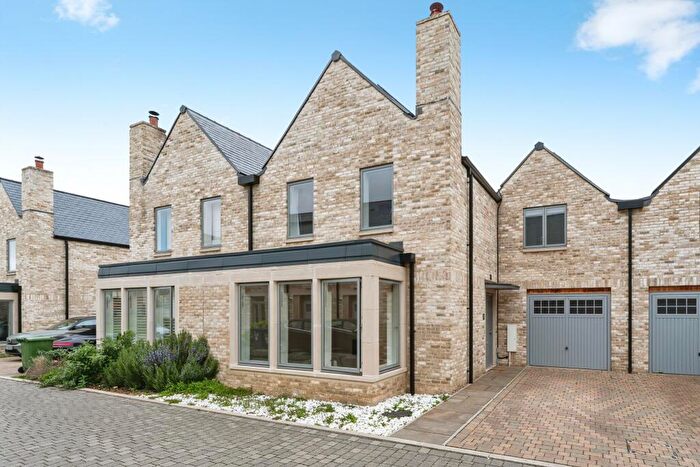 4 Bedroom Semi Detached House For Sale In Turvill Place, Cambridge, CB4