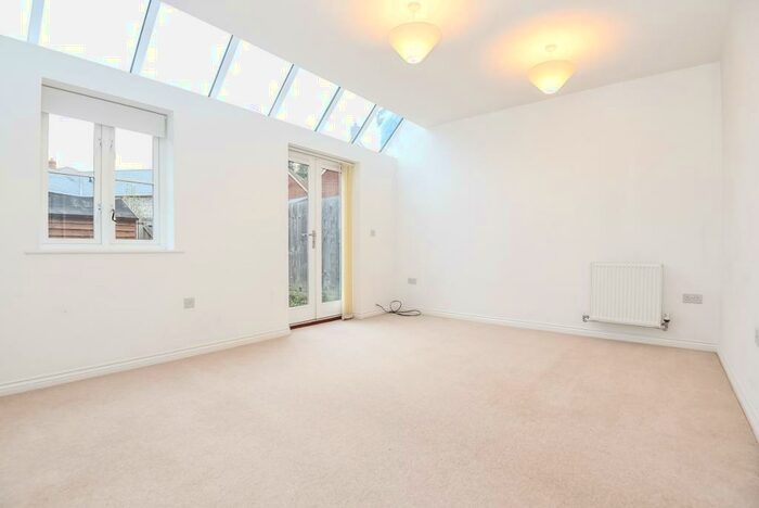 3 Bedroom Terraced House To Rent In Winton Close, Winchester, SO22