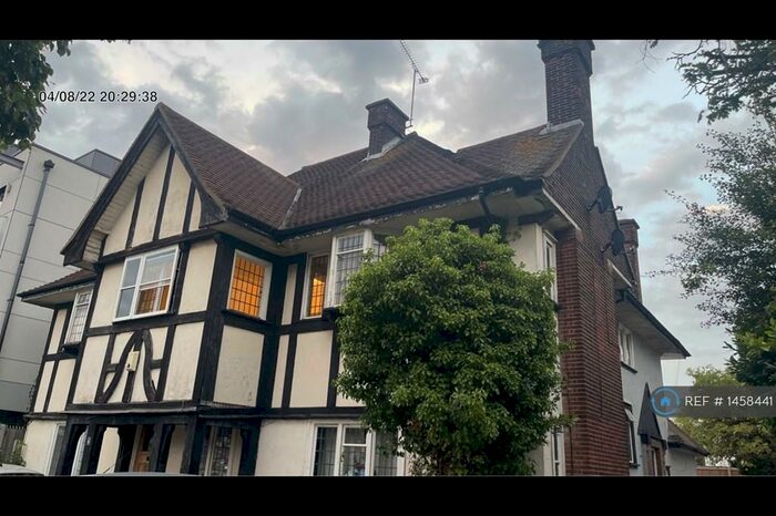 1 Bedroom Flat To Rent In Chalkwell Avenue, Westcliff-On-Sea, SS0