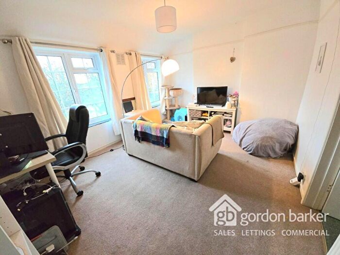1 Bedroom Flat For Sale In Orchard Mount, Ringwood, Hampshire, BH24