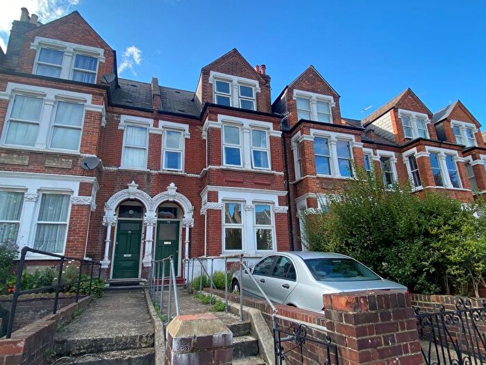 2 Bedroom Flat For Sale In A Earlsfield Road, London, SW18