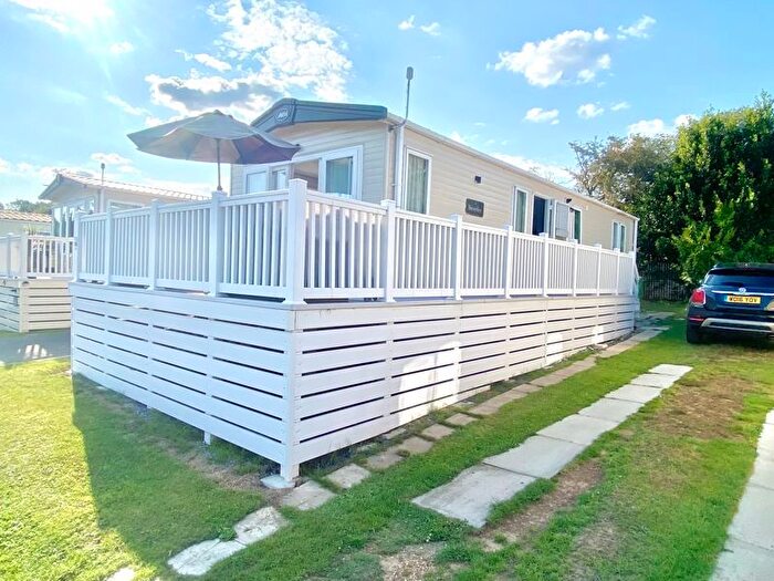2 Bedroom Mobile/park Home For Sale In Solent Breezes. Chilling Lane, Warsash, SO31