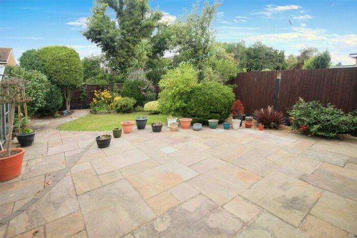 2 Bedroom Bungalow For Sale In Long Meadow Drive, Wickford, Essex, SS11