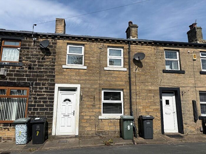 2 Bedroom Cottage To Rent In Old Road, BD13