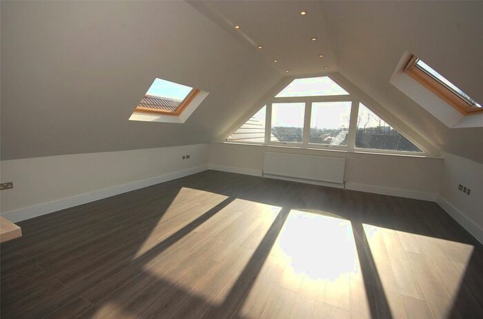 2 Bedroom Flat To Rent In Friern Park, North Finchley, London, N12