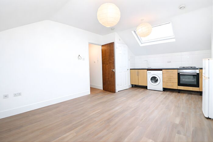 Studio To Rent In North End Road, London, SW6