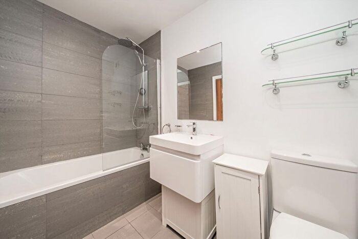 1 Bedroom Flat To Rent In Glebe Side, Twickenham, TW1