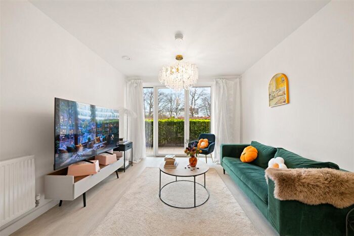 2 Bedroom Flat For Sale In Laurina Apartments, Hayes, UB3