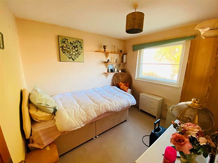 3 Bedroom Terraced House For Sale In Sark Close, Heston, Hounslow, TW5