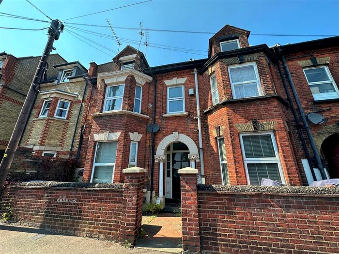 2 Bedroom Flat To Rent In Queens Place, Watford, WD17