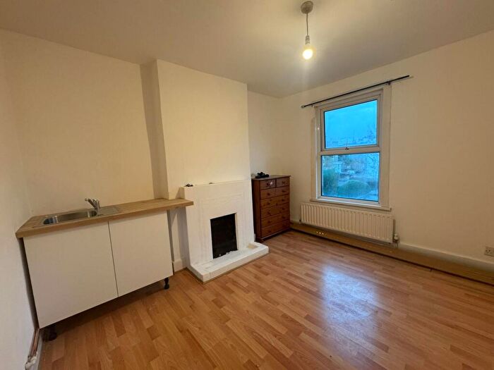 Studio To Rent In Crystal Palace Road, London, SE22