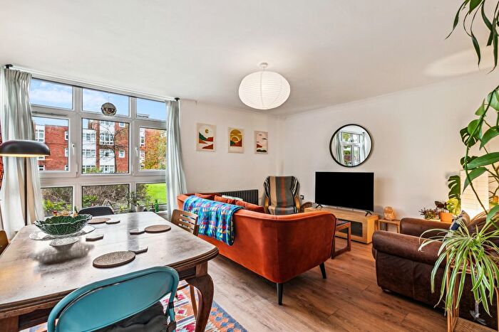 3 Bedroom Flat To Rent In Woking Close, Putney, SW15