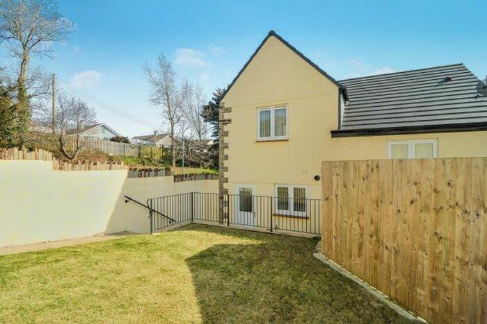 2 Bedroom End Of Terrace House To Rent In Lowen Bre, Truro, TR1