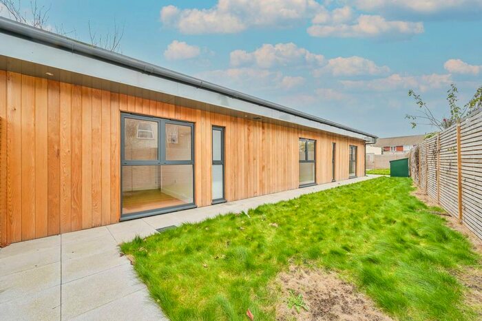 2 Bedroom Bungalow To Rent In Ironbridge Mews, Stratford, London, E15
