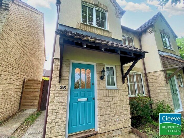 3 Bedroom Semi-Detached House To Rent In Bramble Chase, Bishops Cleeve, GL52