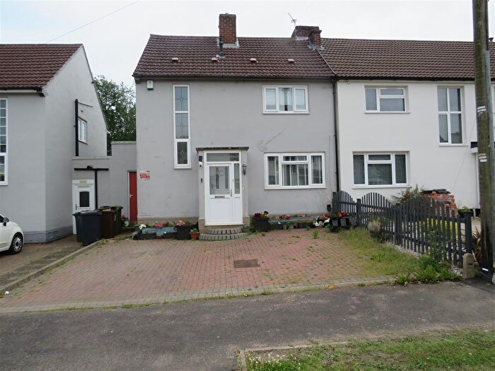3 Bedroom End Of Terrace House For Sale In Lyndon Croft, Birmingham, B37