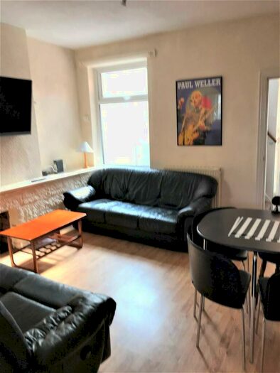 6 Bedroom Semi-Detached House To Rent In Warwards Lane, Selly Oak, Birmingham, B29