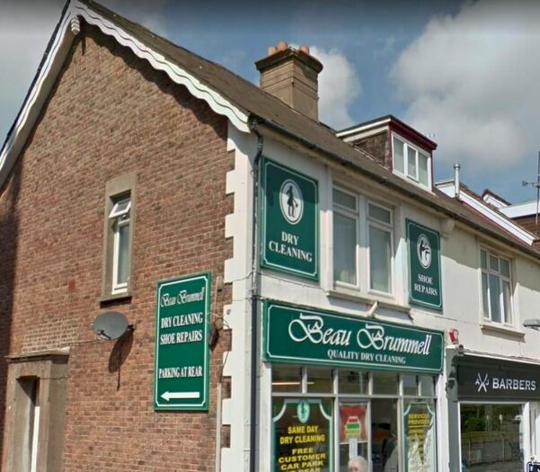 2 Bedroom Flat To Rent In South Road, Haywards Heath, West Sussex, RH16