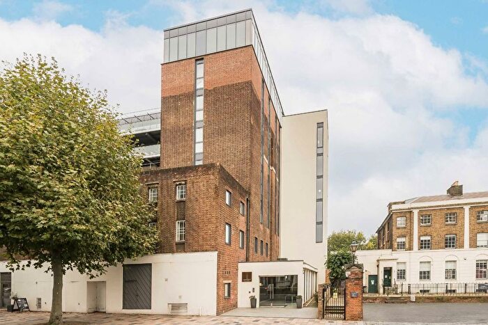 2 Bedroom Flat To Rent In St. John's Hill, London, SW11