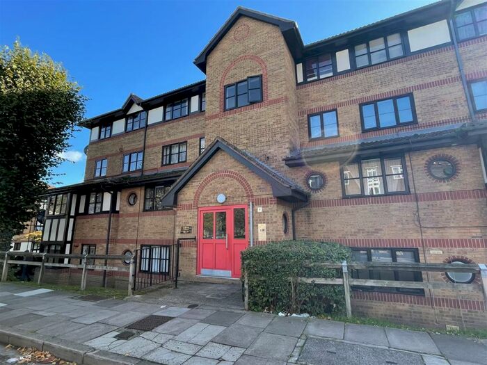 Studio To Rent In Somerset Gardens, White Hart Lane, London, N17