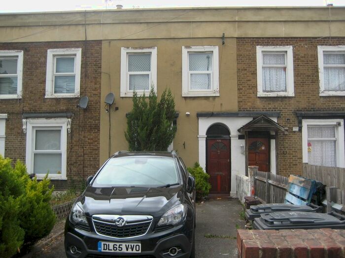 2 Bedroom Property To Rent In Lansdowne Road, Croydon, Surrey, CR0