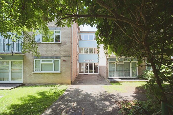 2 Bedroom Flat For Sale In New Bedford Road, Luton, LU3