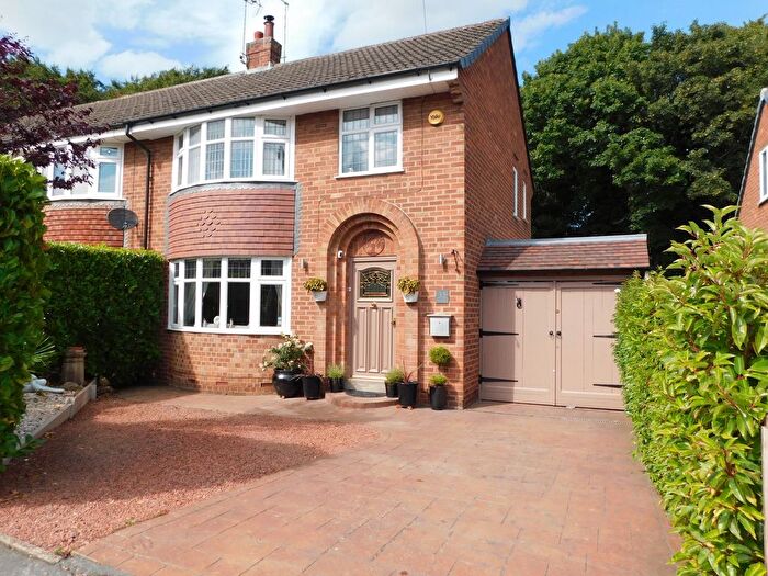 3 Bedroom Semi-Detached House For Sale In Park Close, Linton, DE12