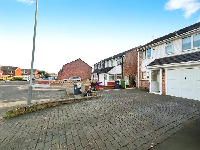 3 Bedroom Semi-Detached House To Rent In Chiltern Drive, Willenhall, West Midlands, WV13