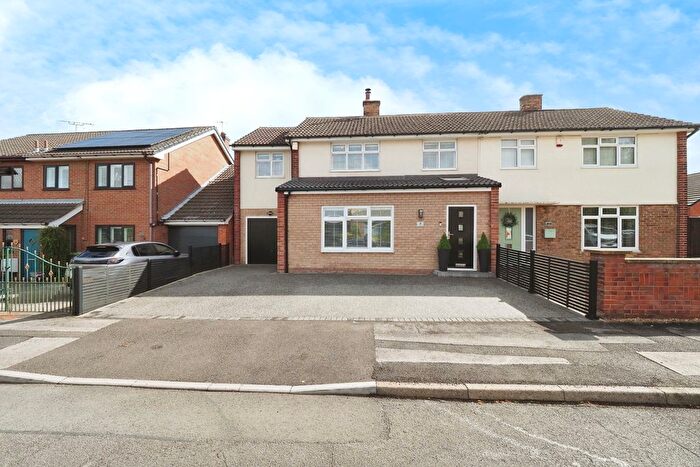 4 Bedroom Semi-Detached House For Sale In Thoresby Road, Mansfield, NG21