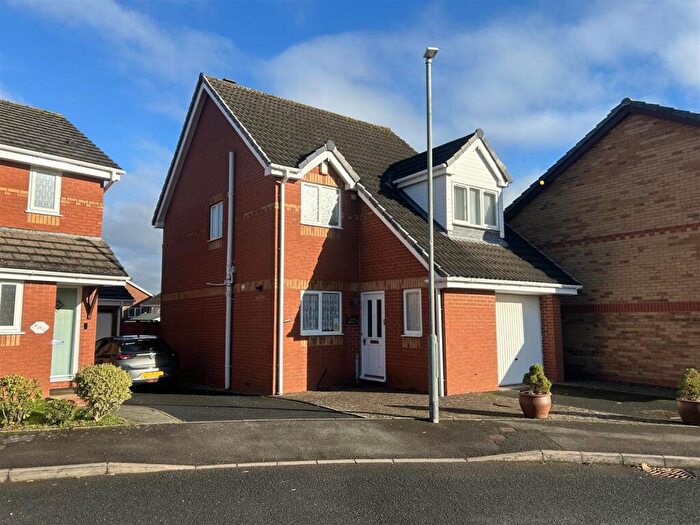 3 Bedroom Detached House For Sale In Pear Tree Drive, Rowley Regis, West Midlands, B65