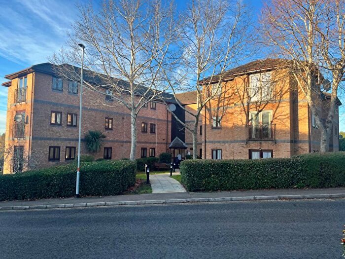 1 Bedroom Flat To Rent In Primrose Hill, Town Centre, NN11