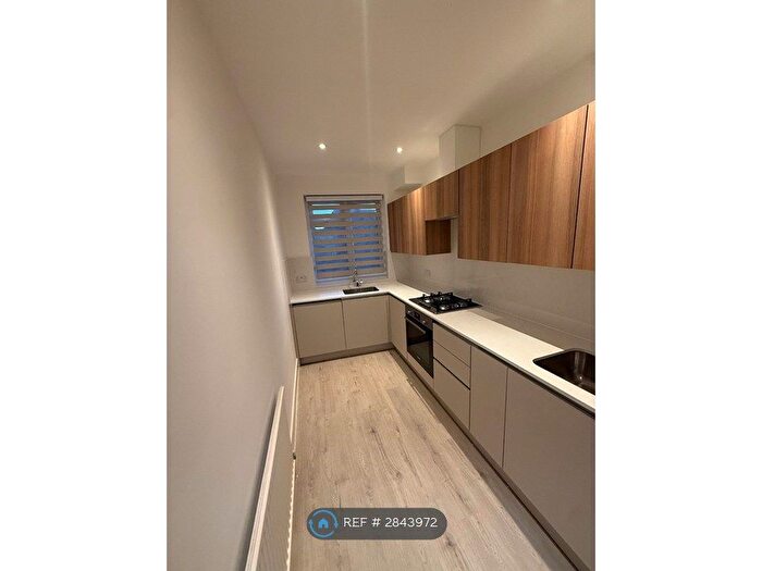 2 Bedroom Flat To Rent In Sunny Gardens Road, London, NW4