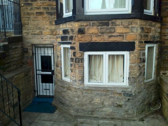 3 Bedroom Flat To Rent In Regent Park Terrace, Hyde Park, Leeds, LS6