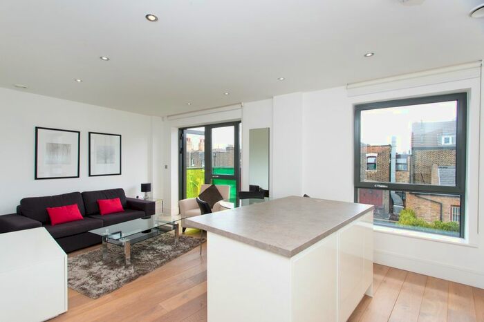 1 Bedroom Flat To Rent In Bicycle Mews, Clapham, London, SW4