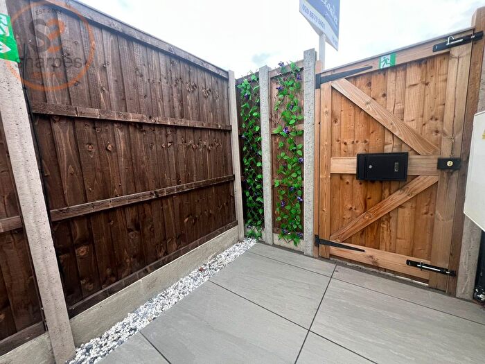 1 Bedroom Studio To Rent In Tamworth Lane, Mitcham, Surrey, CR4