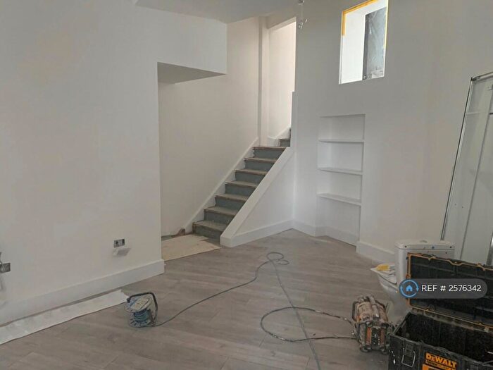 2 Bedroom Flat To Rent In Burnley Road, London, NW10