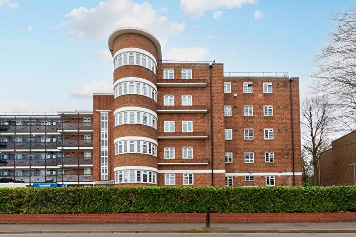 3 Bedroom Flat For Sale In Glenbuck Road, Surbiton, KT6